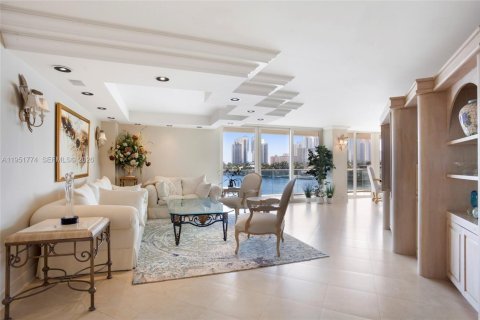Condominio en venta en Aventura, Florida, 2 dormitorios, 176.89 m2 № 2006504 - foto 7