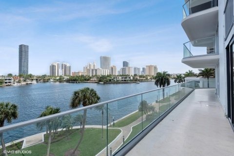 Condominio en venta en Aventura, Florida, 2 dormitorios, 176.89 m2 № 2006504 - foto 4
