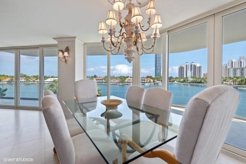 Condominio en venta en Aventura, Florida, 2 dormitorios, 176.89 m2 № 2006504 - foto 11