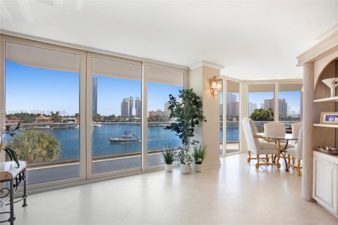 Condominio en venta en Aventura, Florida, 2 dormitorios, 176.89 m2 № 2006504 - foto 9