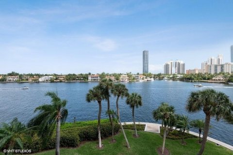 Condominio en venta en Aventura, Florida, 2 dormitorios, 176.89 m2 № 2006504 - foto 3