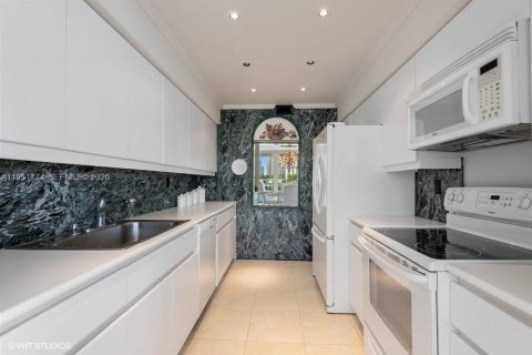 Condominio en venta en Aventura, Florida, 2 dormitorios, 176.89 m2 № 2006504 - foto 12