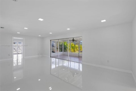 House in Fort Myers, Florida 3 bedrooms № 1867939 - photo 14