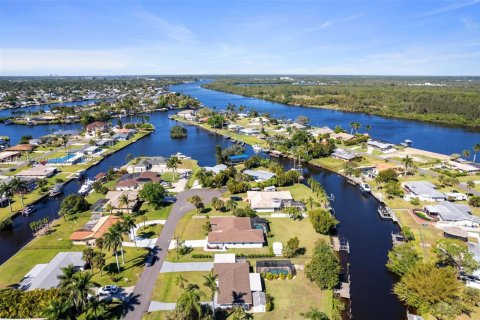 House in Fort Myers, Florida 3 bedrooms № 1867939 - photo 6