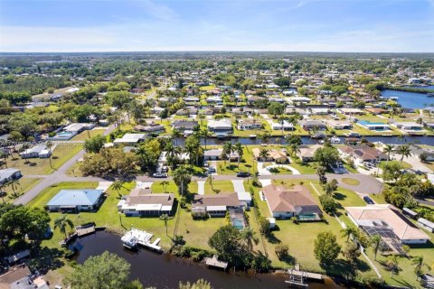 House in Fort Myers, Florida 3 bedrooms № 1867939 - photo 7