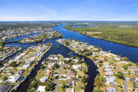 House in Fort Myers, Florida 3 bedrooms № 1867939 - photo 8