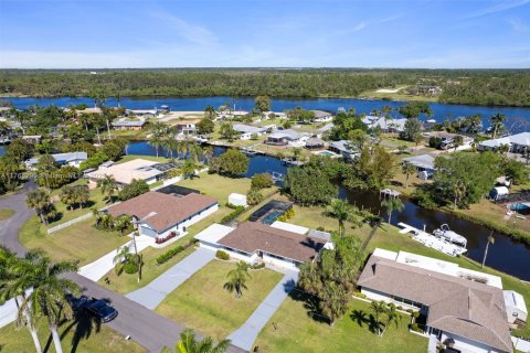 House in Fort Myers, Florida 3 bedrooms № 1867939 - photo 5