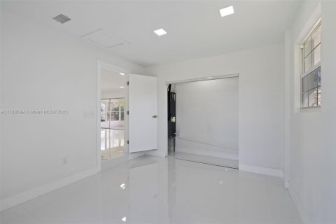 House in Fort Myers, Florida 3 bedrooms № 1867939 - photo 18
