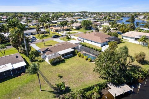 House in Fort Myers, Florida 3 bedrooms № 1867939 - photo 2