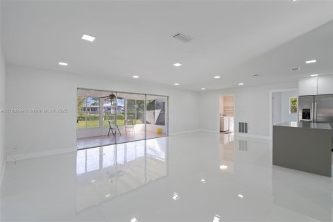 House in Fort Myers, Florida 3 bedrooms № 1867939 - photo 11