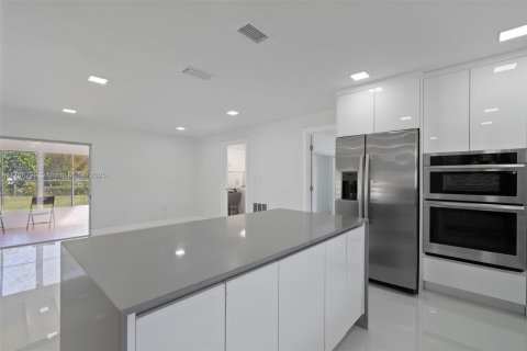 House in Fort Myers, Florida 3 bedrooms № 1867939 - photo 16