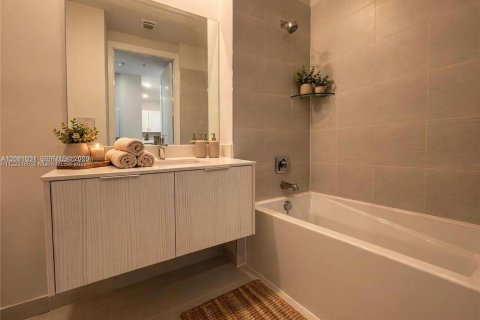 Copropriété à vendre à Doral, Floride: 3 chambres, 102.38 m2 № 2340375 - photo 9