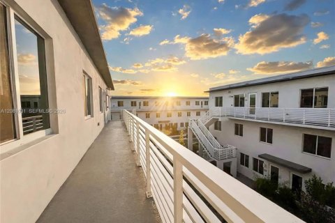 Copropriété à vendre à Doral, Floride: 3 chambres, 102.38 m2 № 2340375 - photo 15