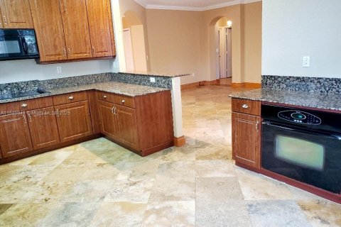 Villa ou maison à louer à Miami, Floride: 5 chambres, 244.8 m2 № 1850820 - photo 8