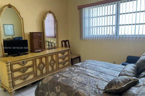 Condo in Hollywood, Florida, 2 bedrooms № 2054573 - photo 9