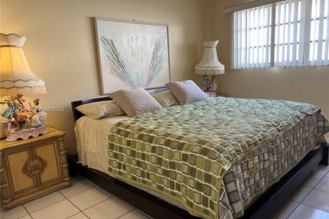 Condo in Hollywood, Florida, 2 bedrooms № 2054573 - photo 5