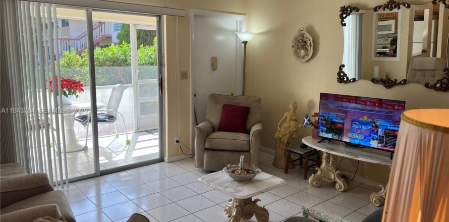 Condo in Hollywood, Florida, 2 bedrooms № 2054573