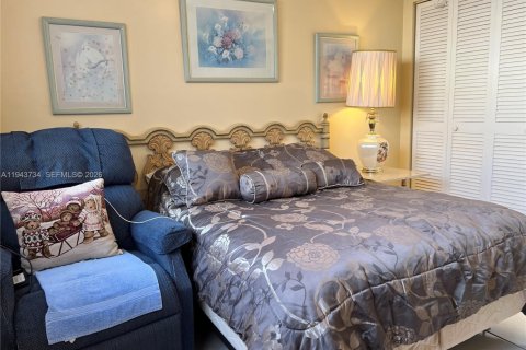 Condo in Hollywood, Florida, 2 bedrooms № 2054573 - photo 8