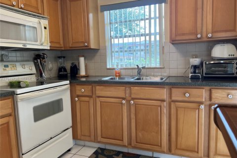 Condo in Hollywood, Florida, 2 bedrooms № 2054573 - photo 10