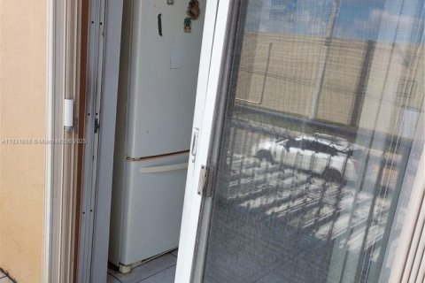 Купить кондоминиум в Хайалиа, Флорида 3 спальни, 117.99м2, № 2035051 - фото 13