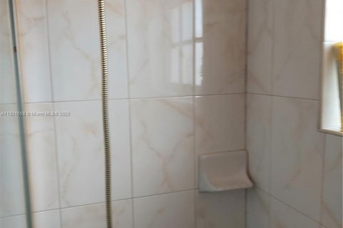 Купить кондоминиум в Хайалиа, Флорида 3 спальни, 117.99м2, № 2035051 - фото 9