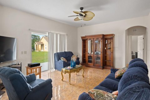 House in Orlando, Florida 5 bedrooms, 320.7 sq.m. № 1395637 - photo 14