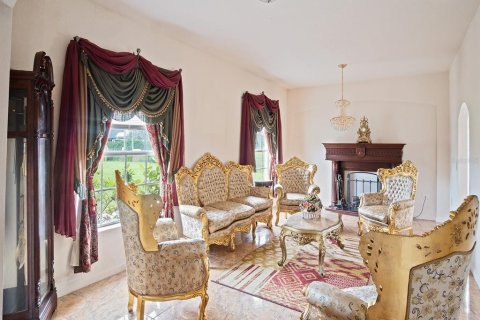 House in Orlando, Florida 5 bedrooms, 320.7 sq.m. № 1395637 - photo 10