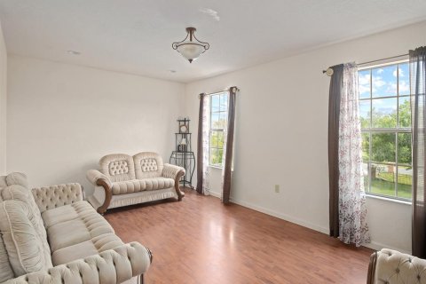 House in Orlando, Florida 5 bedrooms, 320.7 sq.m. № 1395637 - photo 21