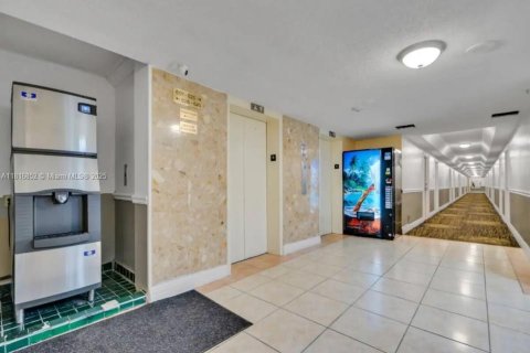 Condominio en venta en Sunny Isles Beach, Florida, 39.02 m2 № 1770702 - foto 13