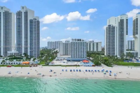 Condominio en venta en Sunny Isles Beach, Florida, 39.02 m2 № 1770702 - foto 9