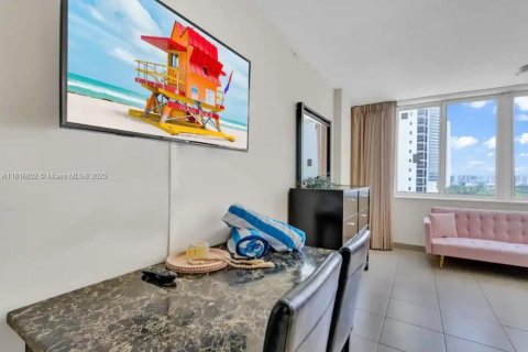 Condominio en venta en Sunny Isles Beach, Florida, 39.02 m2 № 1770702 - foto 5