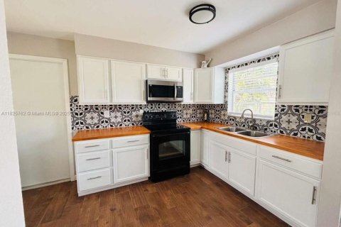 Купить виллу или дом в Пунта-Горда, Флорида 2 спальни, 98.1м2, № 1794602 - фото 12