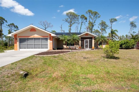 House in Port Charlotte, Florida 3 bedrooms, 167.22 sq.m. № 1653814 - photo 2