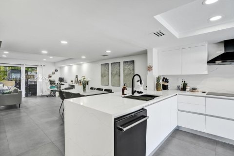 Condominio en North Miami Beach, Florida, 3 dormitorios  № 2091081