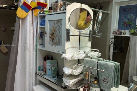 Casa en venta en Miami, Florida, 3 dormitorios, 151.15 m2 № 1977624 - foto 22