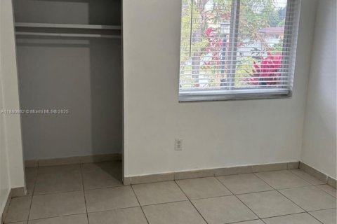 Casa en venta en Miami, Florida, 3 dormitorios, 151.15 m2 № 1977624 - foto 30