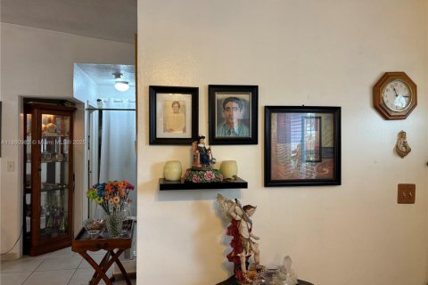 Casa en venta en Miami, Florida, 3 dormitorios, 151.15 m2 № 1977624 - foto 6