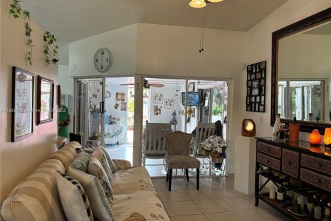 Casa en venta en Miami, Florida, 3 dormitorios, 151.15 m2 № 1977624 - foto 8