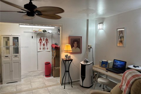 Casa en venta en Miami, Florida, 3 dormitorios, 151.15 m2 № 1977624 - foto 16