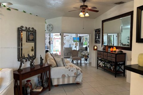 Casa en venta en Miami, Florida, 3 dormitorios, 151.15 m2 № 1977624 - foto 5