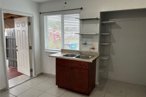 Casa en venta en Miami, Florida, 3 dormitorios, 151.15 m2 № 1977624 - foto 24