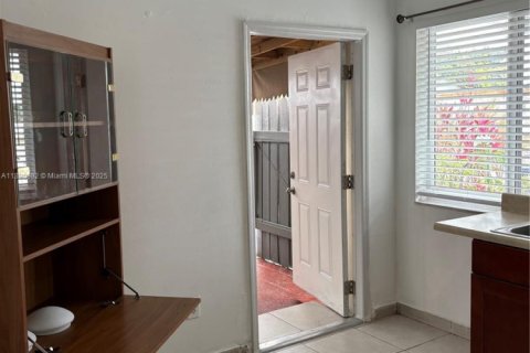 Casa en venta en Miami, Florida, 3 dormitorios, 151.15 m2 № 1977624 - foto 23