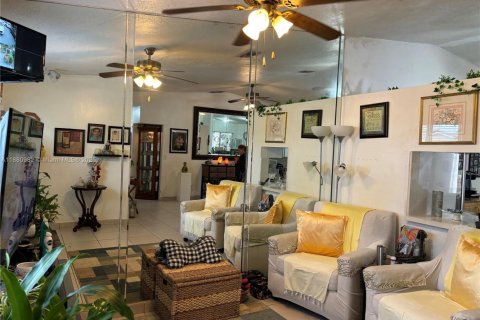 Casa en venta en Miami, Florida, 3 dormitorios, 151.15 m2 № 1977624 - foto 4