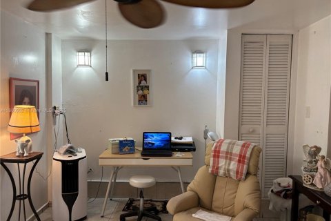 Casa en venta en Miami, Florida, 3 dormitorios, 151.15 m2 № 1977624 - foto 17