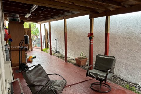 Casa en venta en Miami, Florida, 3 dormitorios, 151.15 m2 № 1977624 - foto 26