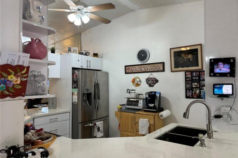 Casa en venta en Miami, Florida, 3 dormitorios, 151.15 m2 № 1977624 - foto 11