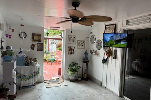 Casa en venta en Miami, Florida, 3 dormitorios, 151.15 m2 № 1977624 - foto 9