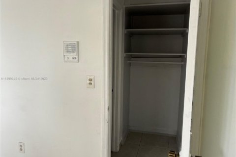 Casa en venta en Miami, Florida, 3 dormitorios, 151.15 m2 № 1977624 - foto 28