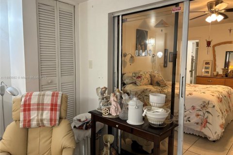 Casa en venta en Miami, Florida, 3 dormitorios, 151.15 m2 № 1977624 - foto 19