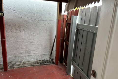 Casa en venta en Miami, Florida, 3 dormitorios, 151.15 m2 № 1977624 - foto 27